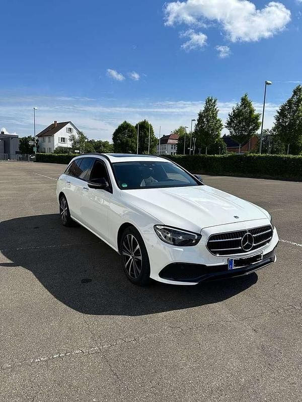 Gebraucht Mercedes E300 Avantgarde 320 PS (235 kW) 2022 Weiß Kombi