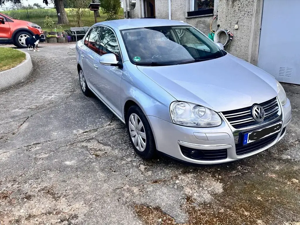 Używany VW Jetta 102 KM (75 kW) 2006 Szary Sedan/Limuzyna