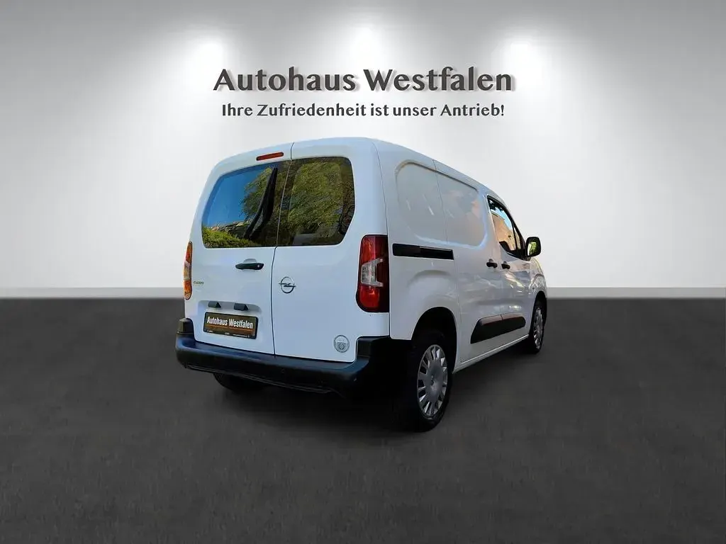 Używany Opel Combo Selection 102 KM (75 kW) 2019 Biały Minivan