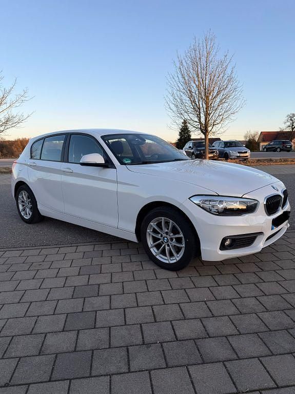 Gebraucht BMW 118 Advantage 136 PS (100 kW) 2018 Weiß Kleinwagen