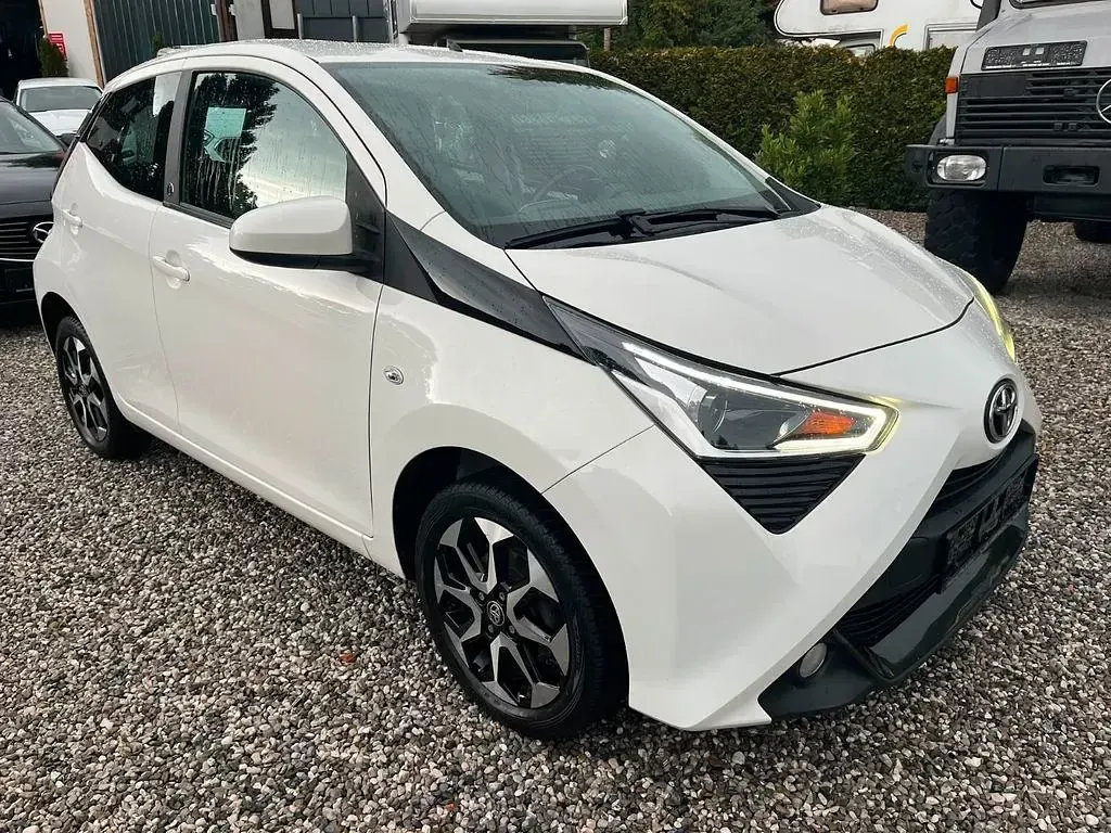 Gebraucht Toyota Aygo X-play 72 PS (52 kW) 2020 Weiß Kleinwagen