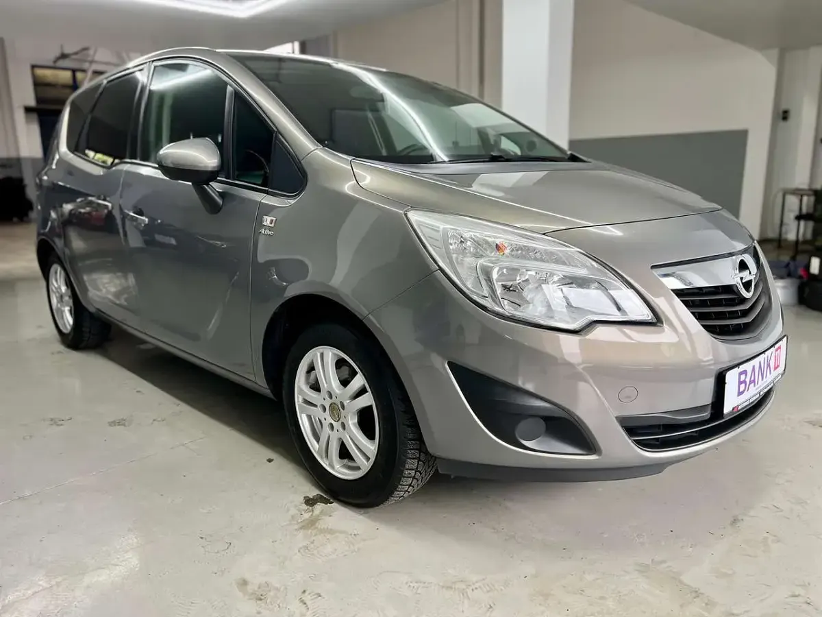 Gebraucht Opel Meriva Active 120 PS (88 kW) 2013 Muskatgrau/muskat braun(m2) Van / Kleinbus