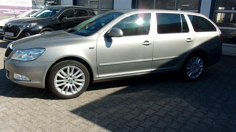 Gebraucht Skoda Octavia LAURIN & KLEMENT 160 PS (117 kW) 2009 Beige Kombi