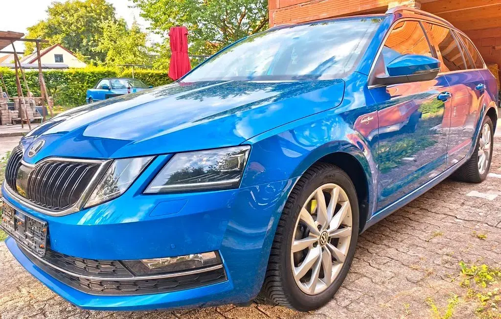 Gebraucht Skoda Octavia LAURIN & KLEMENT 184 PS (135 kW) 2019 Blau Kombi