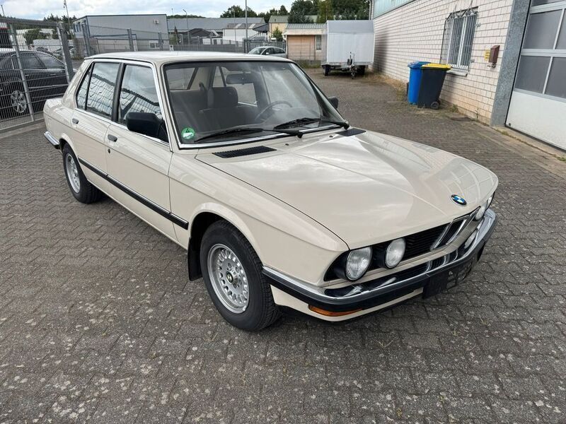 Beige Gebraucht 1985 BMW 525 Limousine | 12.950 € - Bild 1/4
