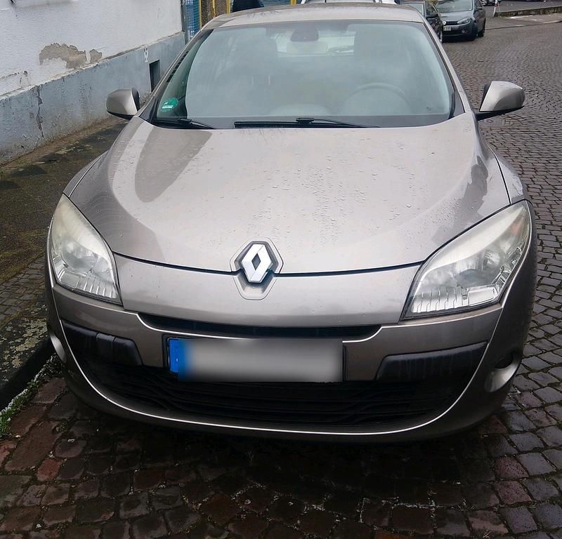 Gebraucht Renault Mégane 102 PS (75 kW) 2009 Gold Limousine