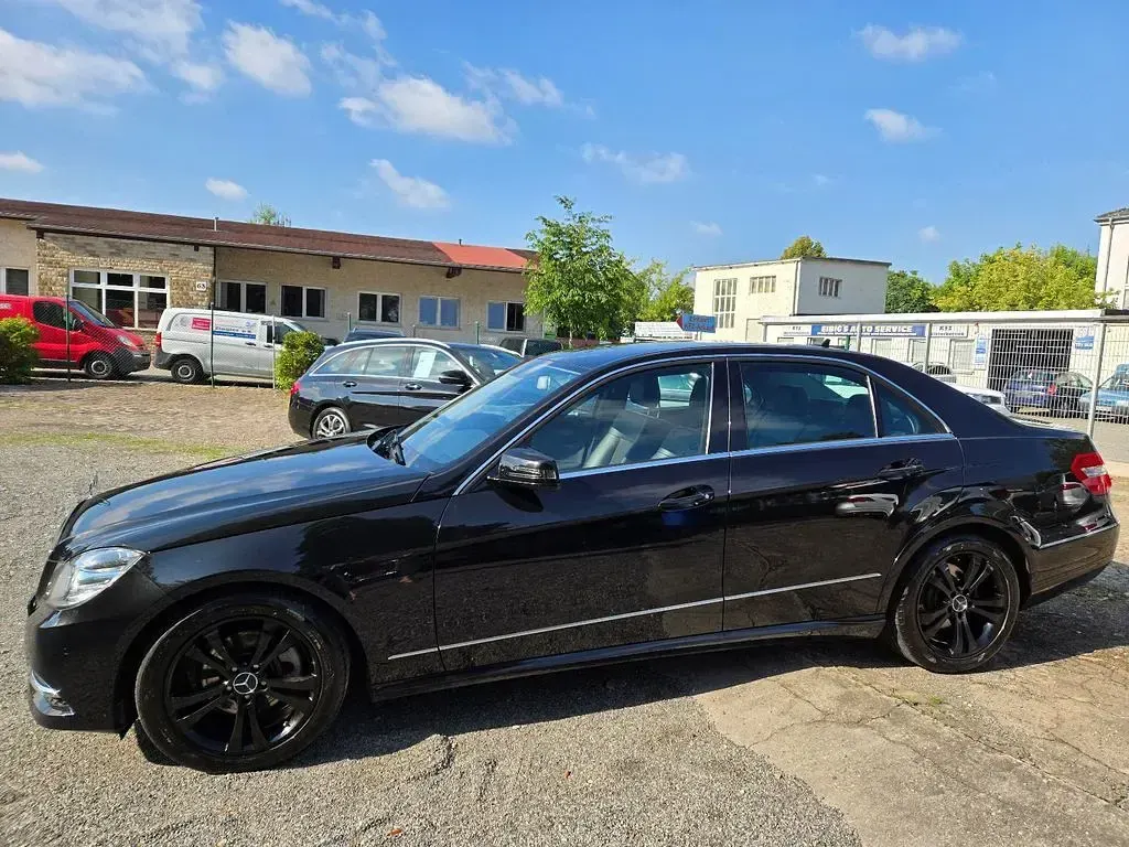 Gebraucht Mercedes E200 184 PS (135 kW) 2012 Schwarz Limousine