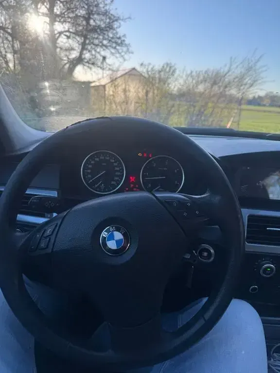 Gebraucht BMW 525 197 PS (144 kW) 2007 Silber Limousine