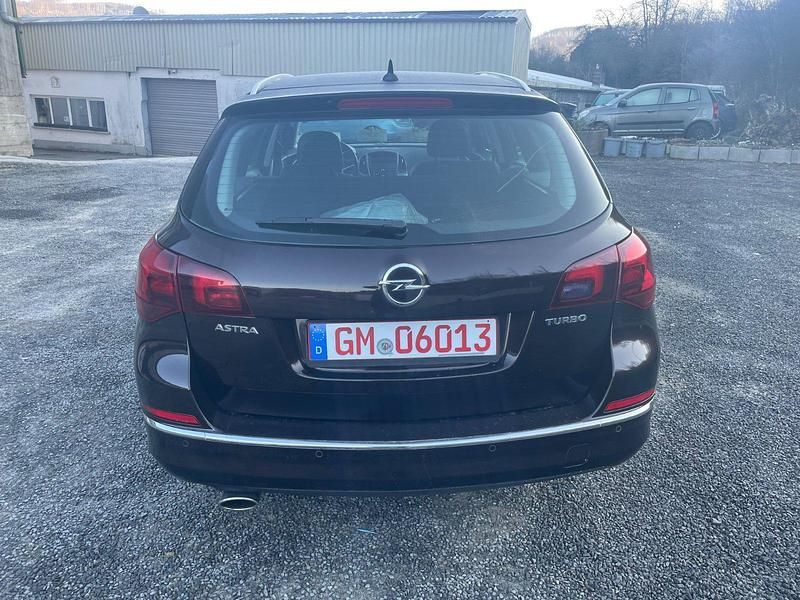 Gebraucht Opel Astra 140 PS (102 kW) 2013 Braun Kombi