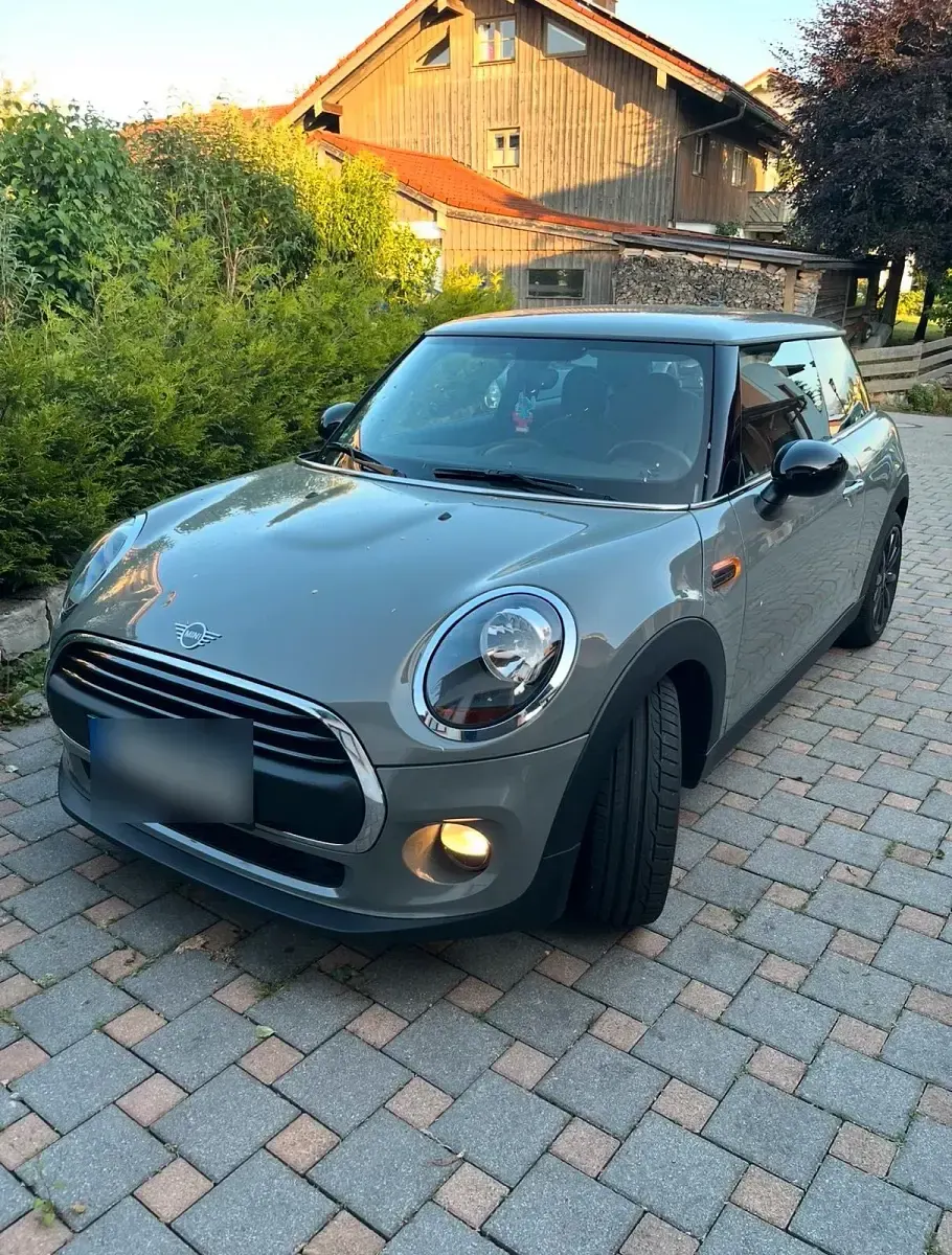 Usado Mini Cooper 102 HP (75 kW) 2018 Cinzento Citadino