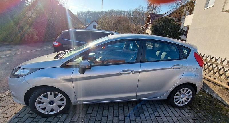 Gebraucht Ford Fiesta Trend 95 PS (69 kW) 2011 Silber Kleinwagen
