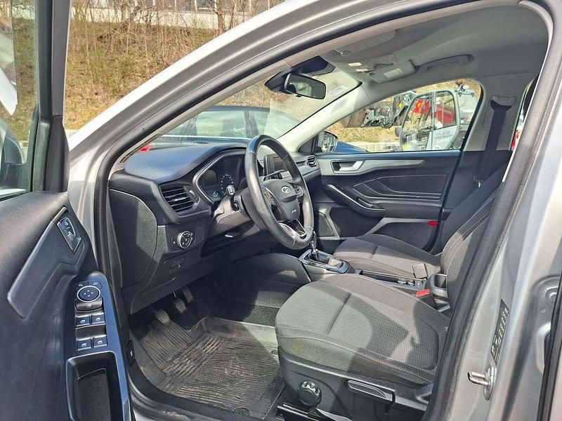 Gebraucht Ford Focus Trend 101 PS (74 kW) 2020 Polarsilber metallic Kombi
