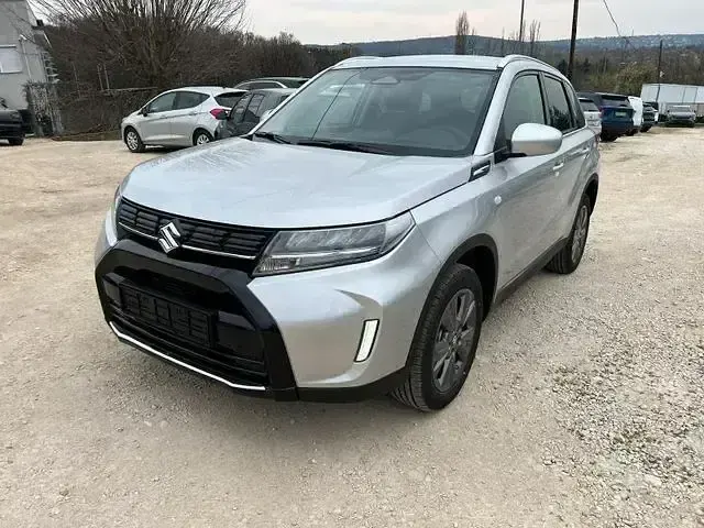 Neu Suzuki Vitara Comfort 129 PS (94 kW) 2025 Silber SUV