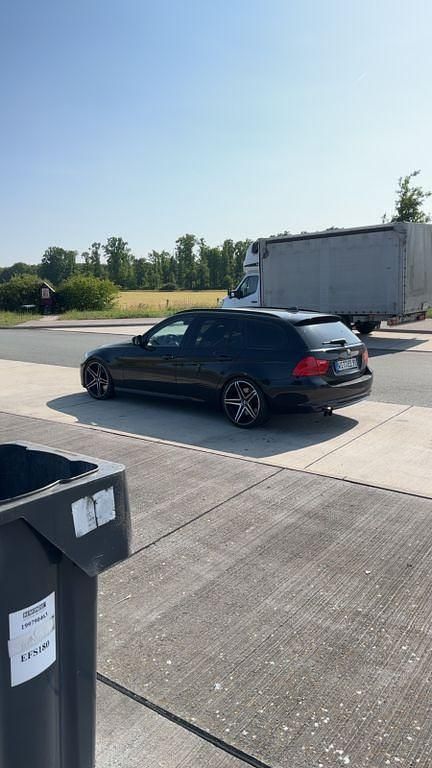 Schwarz Gebraucht 2010 BMW 325 Exclusive Kombi | 8.800 € - Bild 1/4