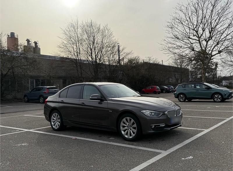 Gebraucht BMW 318 143 PS (105 kW) 2012 Braun Limousine