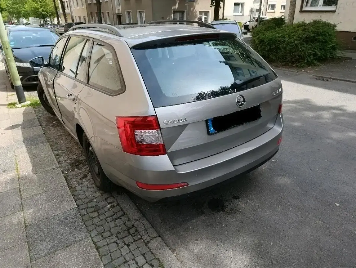Usado Skoda Octavia 105 CV (77 kW) 2013 Amarillo Familiar