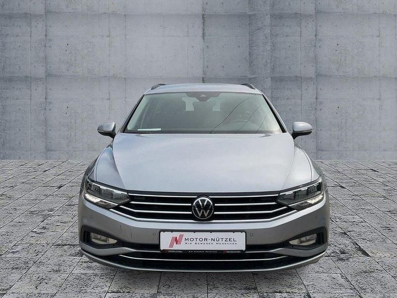 Gebraucht VW Passat Business 150 PS (110 kW) 2023 Pyritsilber metallic Kombi