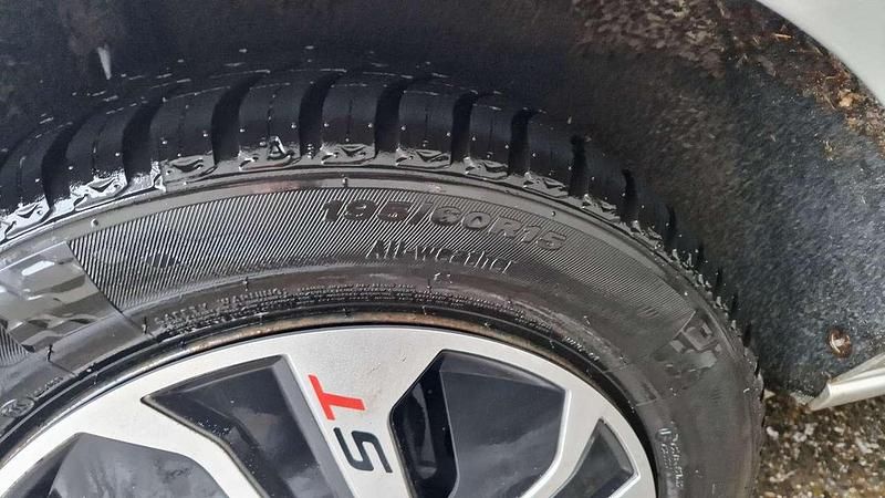 Gebraucht 2004 Ford Fusion Limousine | 2.700 € (Etwas zu teuer) - Bild 1/4