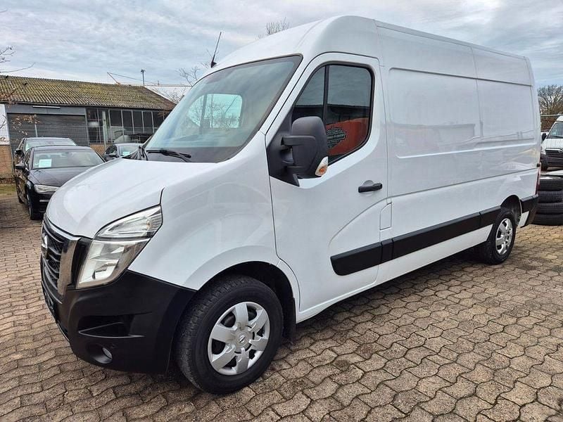 Weiß Gebraucht 2022 Nissan Interstar Van | 25.900 € (Guter Preis) - Bild 1/4