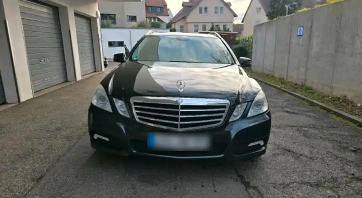 Gebraucht Mercedes E200 136 PS (100 kW) 2011 Schwarz Kombi