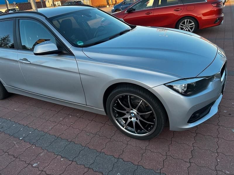 Gebraucht BMW 318 150 PS (110 kW) 2017 Silber Kombi