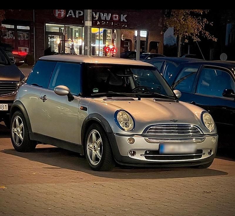 Grau Gebraucht 2004 Mini ONE Kleinwagen | 1.990 € (Fairer Preis) - Bild 1/4