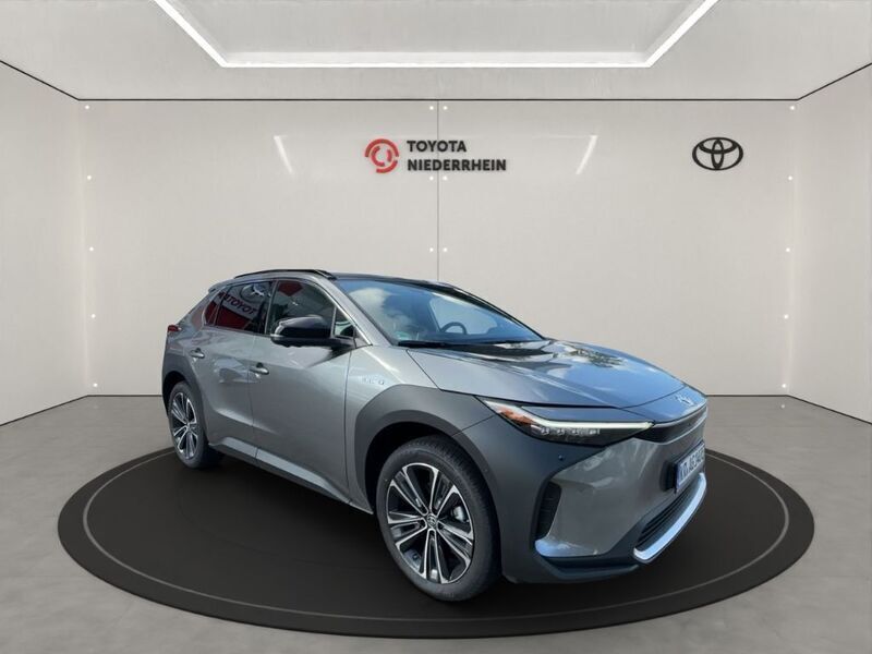 Gebraucht Toyota bZ4X Basis 150 kW (204 PS) 2023 Palladiumsilber metallic SUV