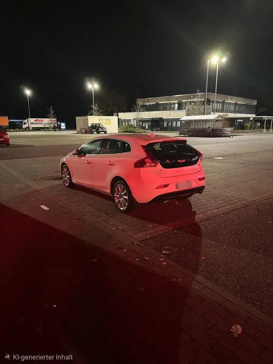 Gebraucht Volvo V40 Summum 150 PS (110 kW) 2012 Weiß Kleinwagen
