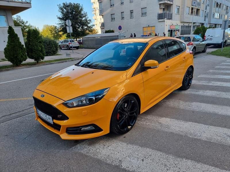 Gebraucht Ford Focus Sport 185 PS (136 kW) 2018 Orange Limousine