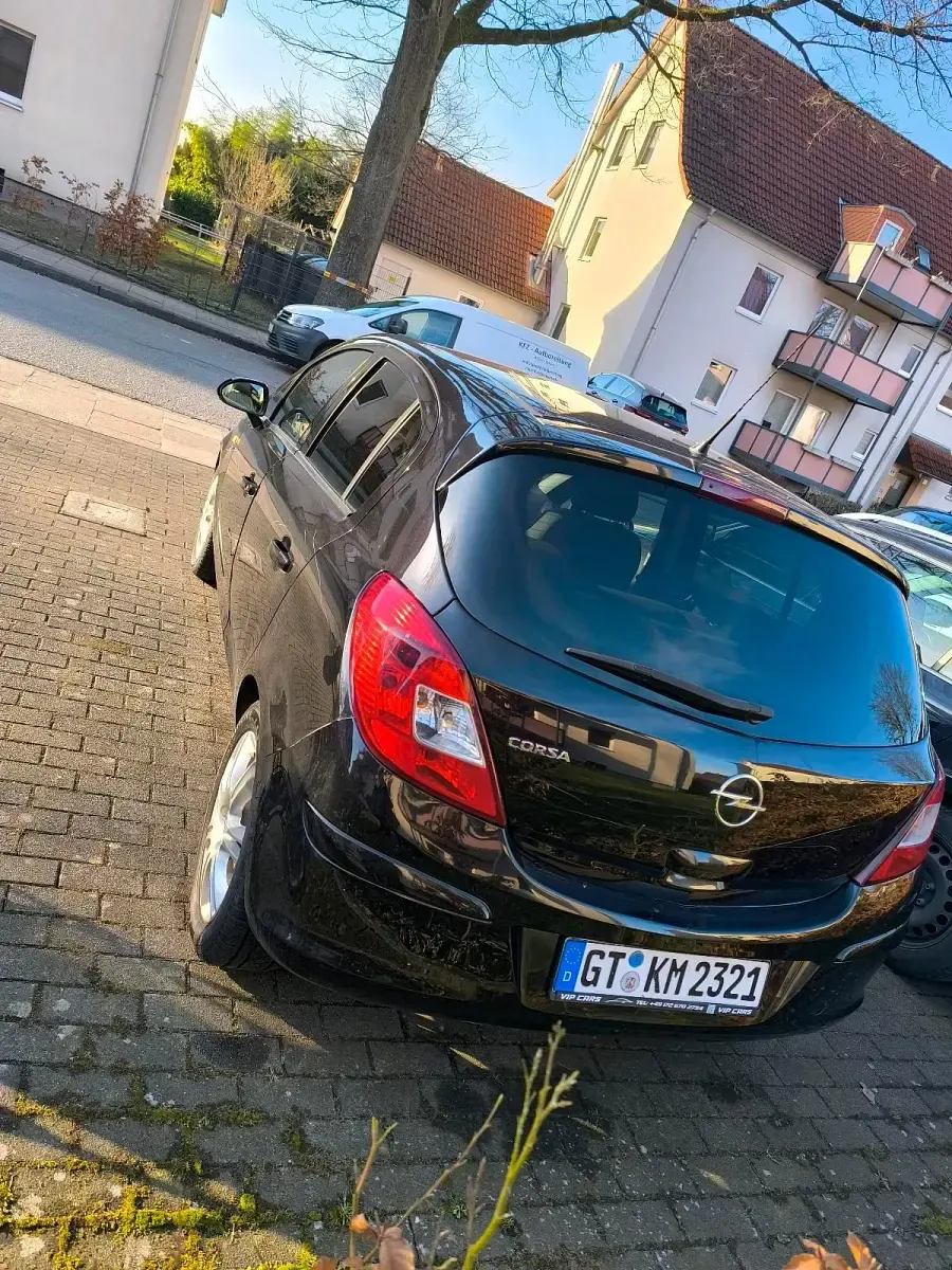 Używany Opel Corsa 80 KM (58 kW) 2010 Czarny Hatchback