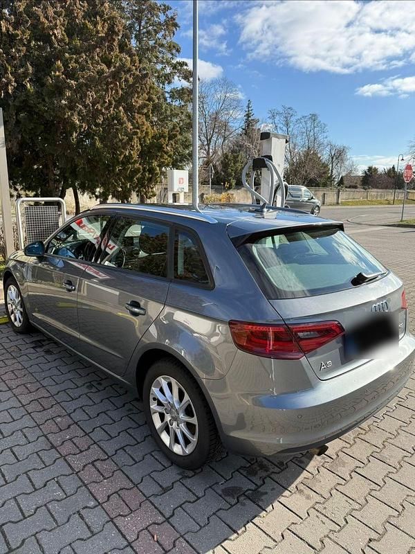 Gebraucht Audi A3 Sportback Attraction 110 PS (80 kW) 2015 Grau Kleinwagen