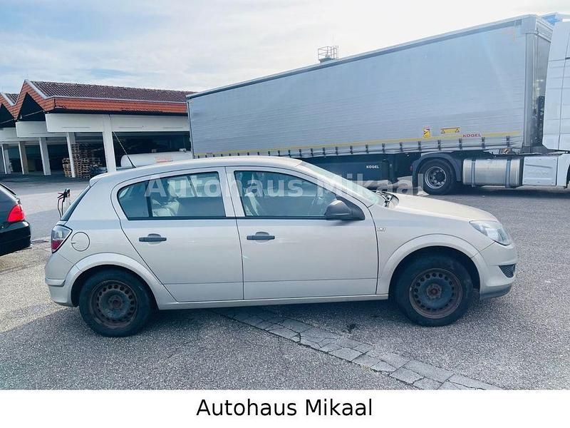 Gebraucht Opel Astra Selection 116 PS (85 kW) 2009 Pannacotta Limousine