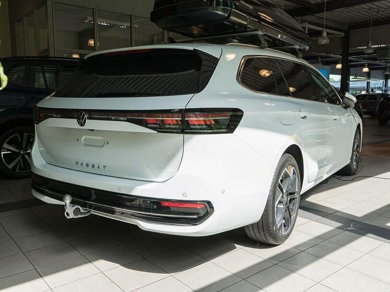 Gebraucht VW Passat Elegance 150 PS (110 kW) 2024 Weiß Kombi