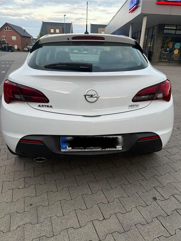 Gebraucht Opel Astra GTC 140 PS (102 kW) 2015 Weiß Coupé