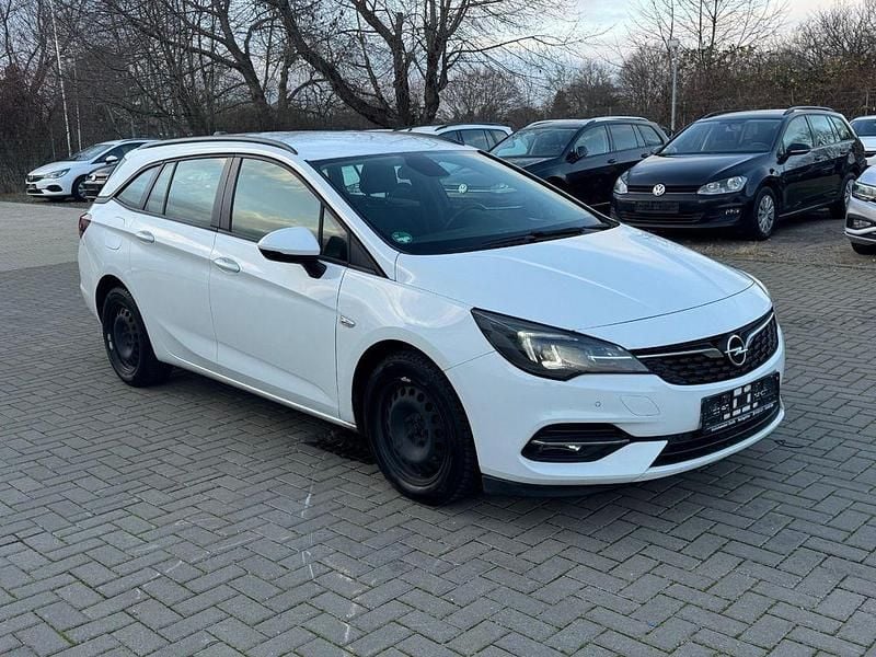 Używany Opel Astra Basis 110 KM (80 kW) 2021 Biały Kombi