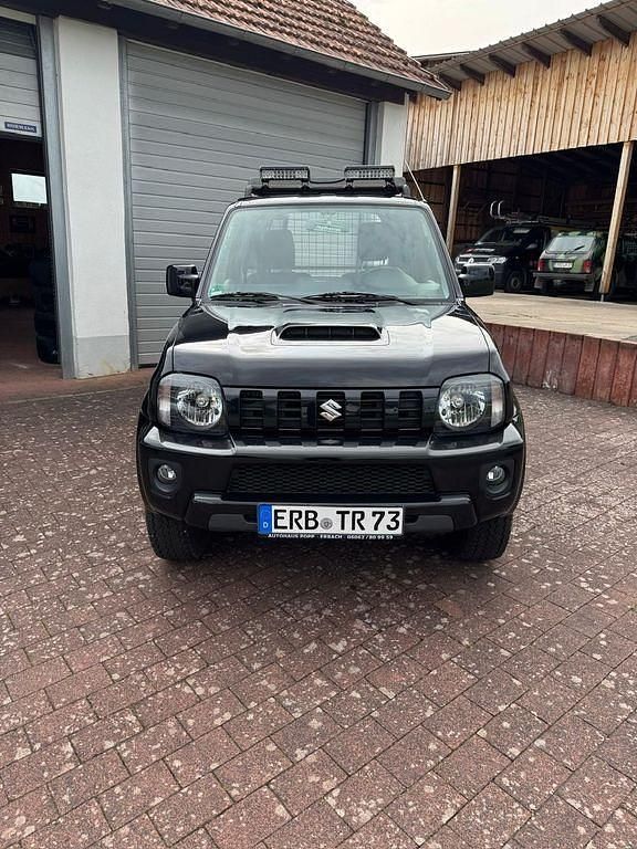 Schwarz Gebraucht 2016 Suzuki Jimny Style SUV | 19.900 € (Teuer) - Bild 1/4