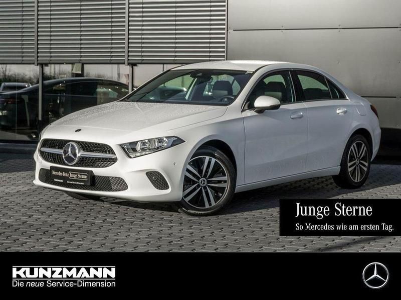 Polarweiss Gebraucht 2022 Mercedes A250 Progressive Limousine | 23.980 € (Guter Preis) - Bild 1/4