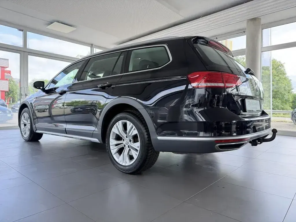 Gebraucht VW Passat Alltrack 190 PS (139 kW) 2018 Deep black perleffekt Kombi