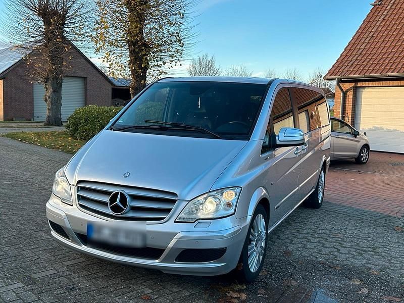 Silber Gebraucht 2012 Mercedes Viano Van / Kleinbus | 13.500 € (Superpreis) - Bild 1/4