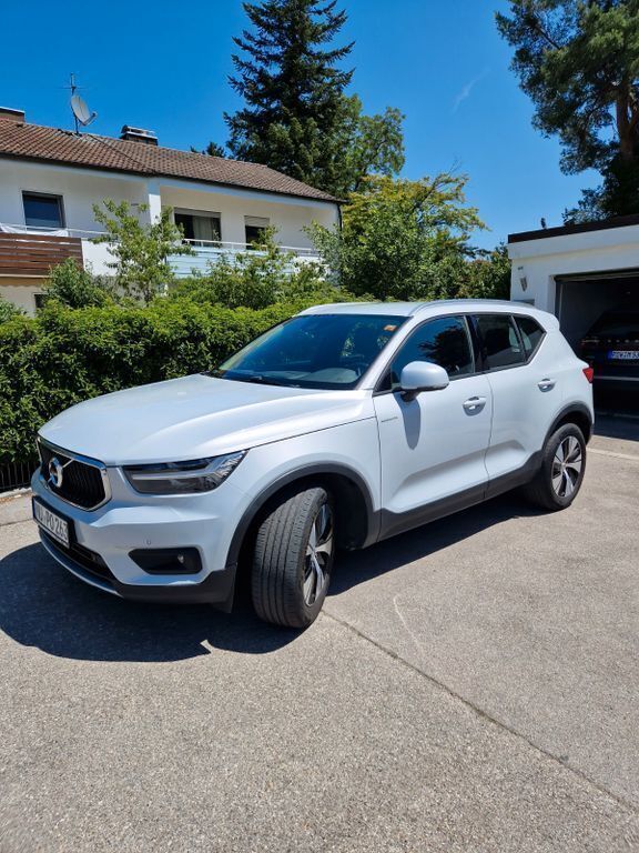 Silber Gebraucht 2020 Volvo XC40 Momentum SUV | 20.600 € (Superpreis) - Bild 1/4