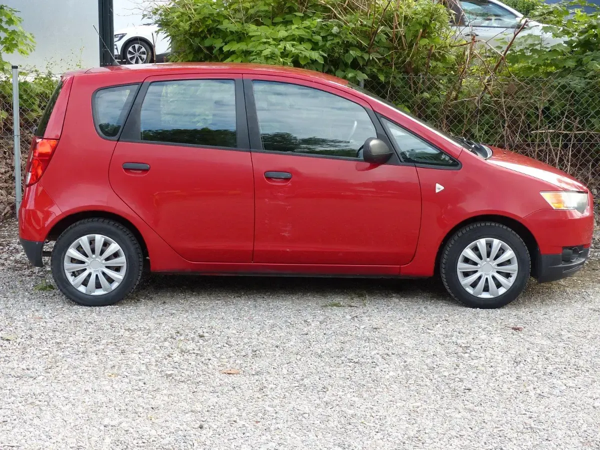Gebraucht Mitsubishi Colt 95 PS (69 kW) 2009 Rot Kleinwagen
