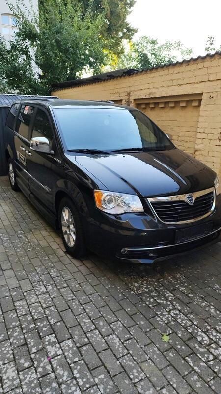 Schwarz Gebraucht 2016 Lancia Voyager Van / Kleinbus | 29.500 € - Bild 1/4