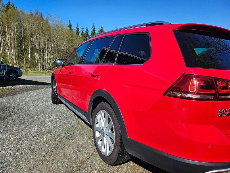 Gebraucht VW Golf Alltrack 184 PS (135 kW) 2016 Rot Kombi