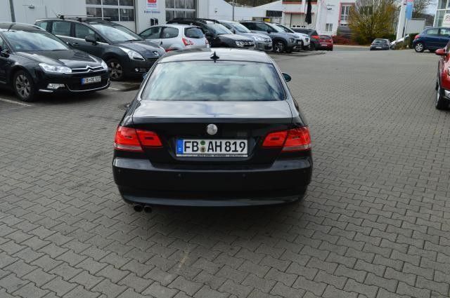 Gebraucht BMW 325 Sport Line 218 PS (160 kW) 2007 Schwarz metallic Coupé