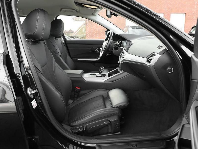 Gebraucht BMW 330e Advantage 292 PS (214 kW) 2021 Grau Kombi