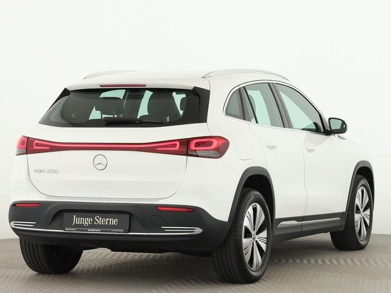 Gebraucht Mercedes EQA250 Progressive 139 kW (190 PS) 2021 Unilack polarweiss SUV
