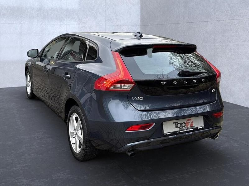Gebraucht Volvo V40 Kinetic 152 PS (111 kW) 2018 Blau Kombi