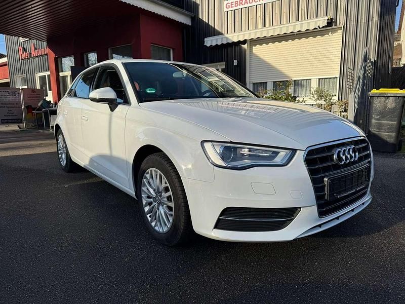 Gebraucht Audi A3 Ambiente 122 PS (89 kW) 2013 Gletscherweiss metallic Kleinwagen