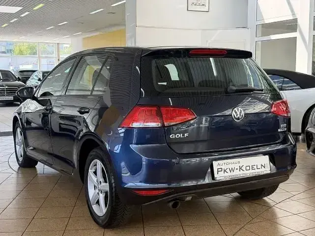 Gebraucht VW Golf VII Trendline 105 PS (77 kW) 2015 Night blue metallic Limousine