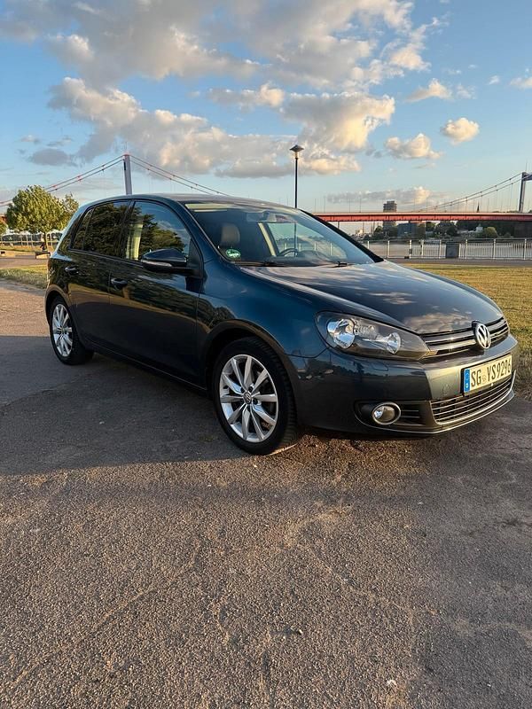 Grau Gebraucht 2009 VW Golf VI Limousine | 6.000 € (Teuer) - Bild 1/4
